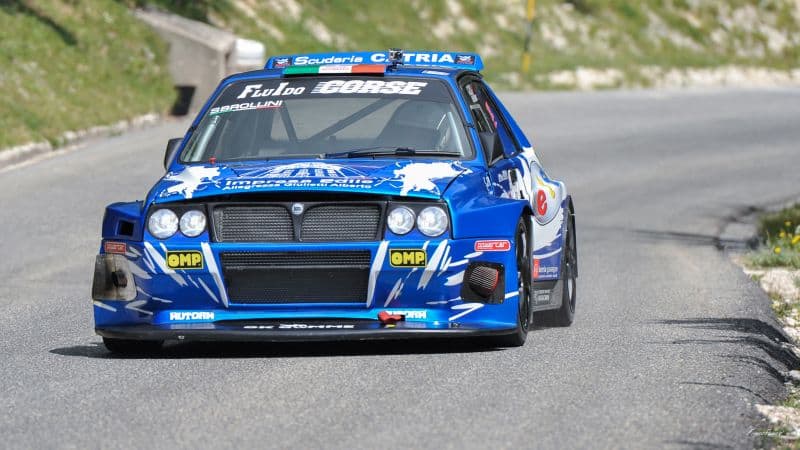 lancia delta evo guidata da sbrolllini marco